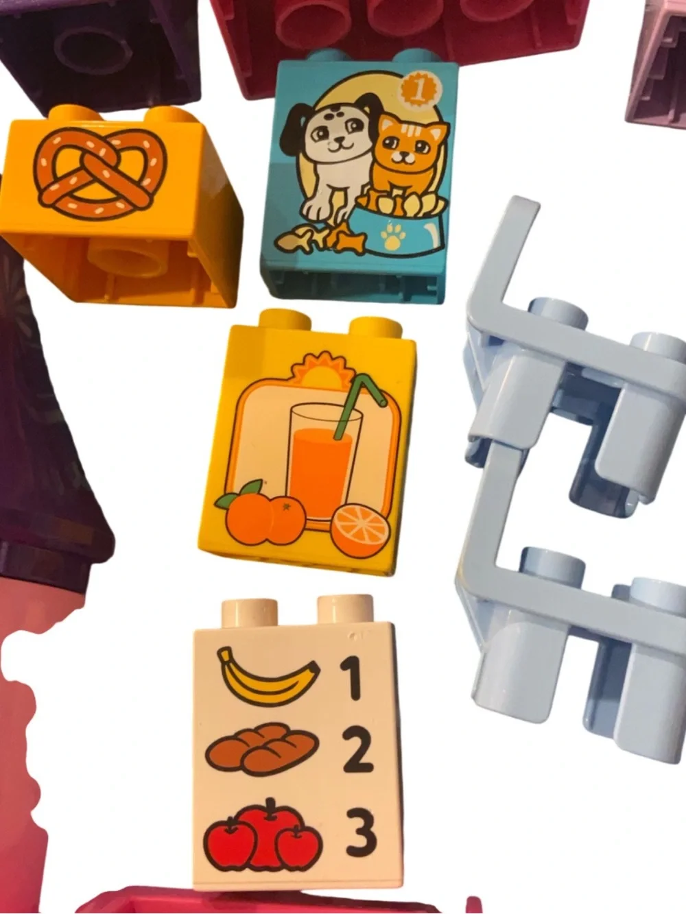 LEGO Duplo  CASTLE Replacement Mixed Parts LOT Of 100 + Pieces Bed Towers READ